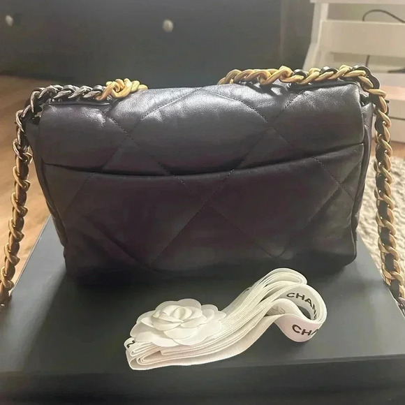 💕Chanel 19 SMALL💕 - Picture 5 of 14